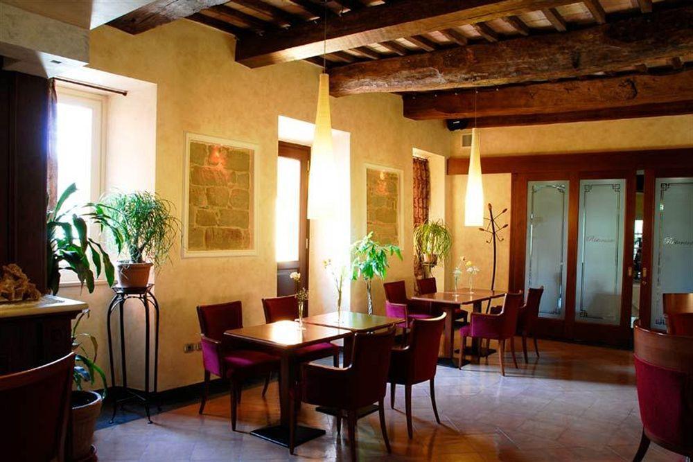 Le Calvie, Country house Camerino